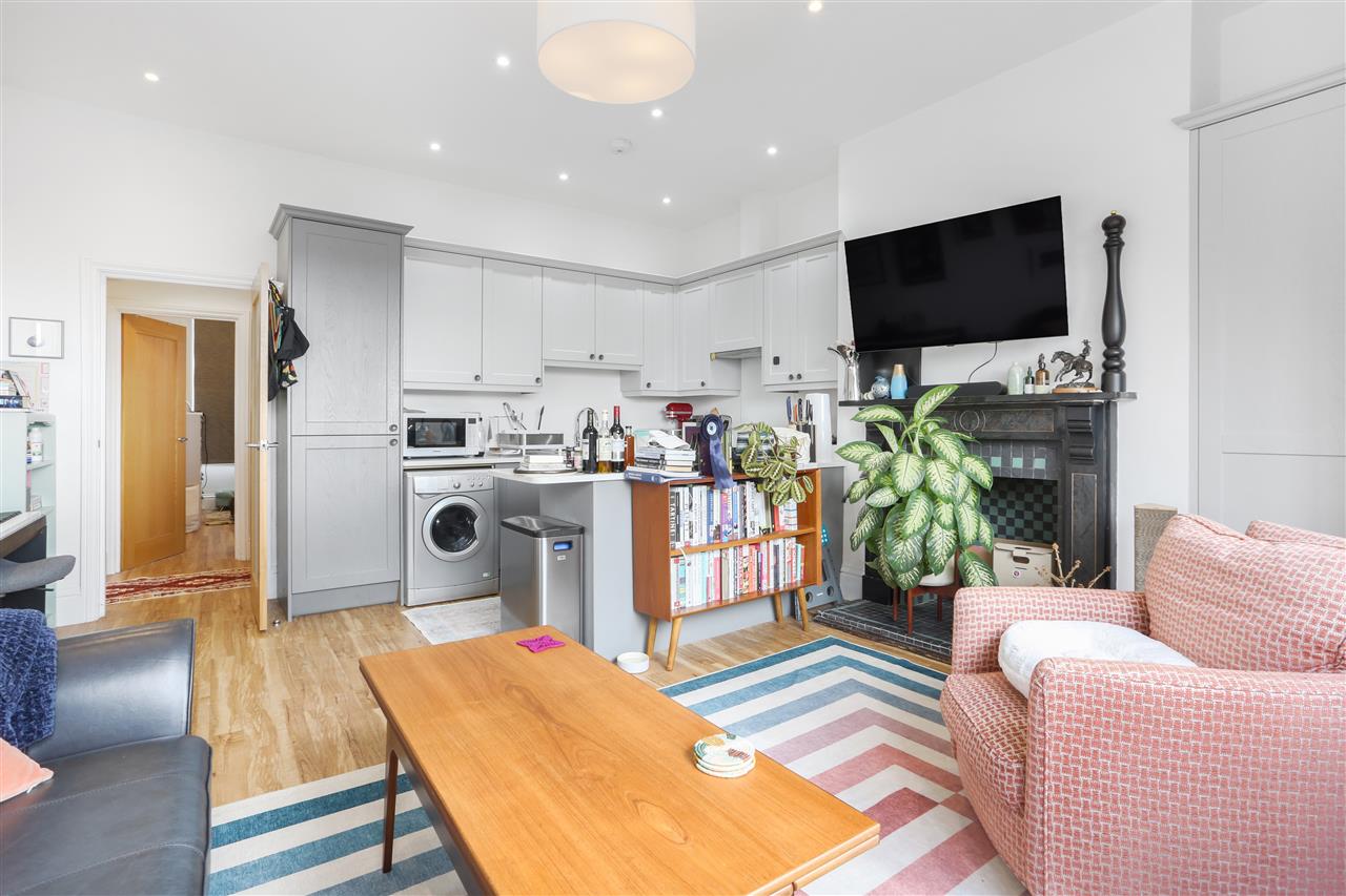 2 bed flat for sale in Brecknock Road 5