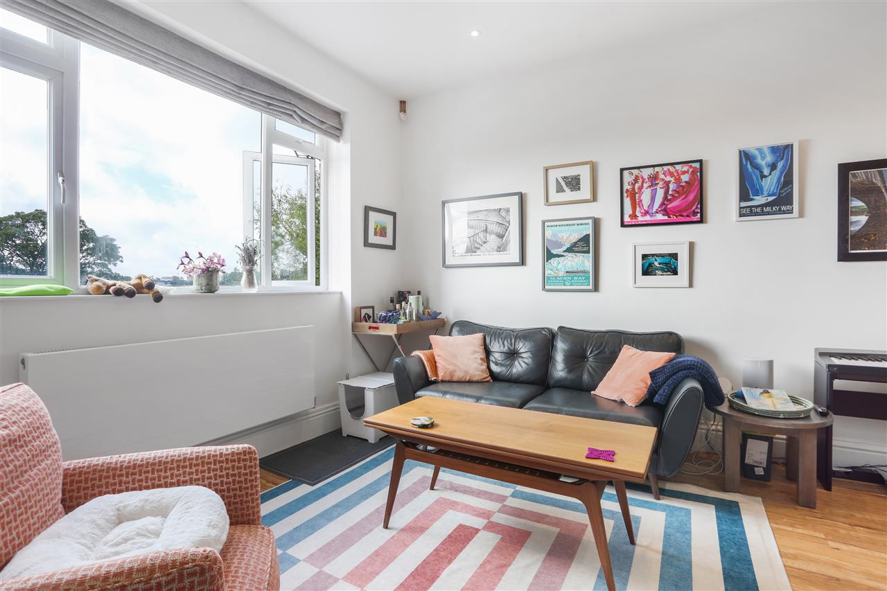 2 bed flat for sale in Brecknock Road 7