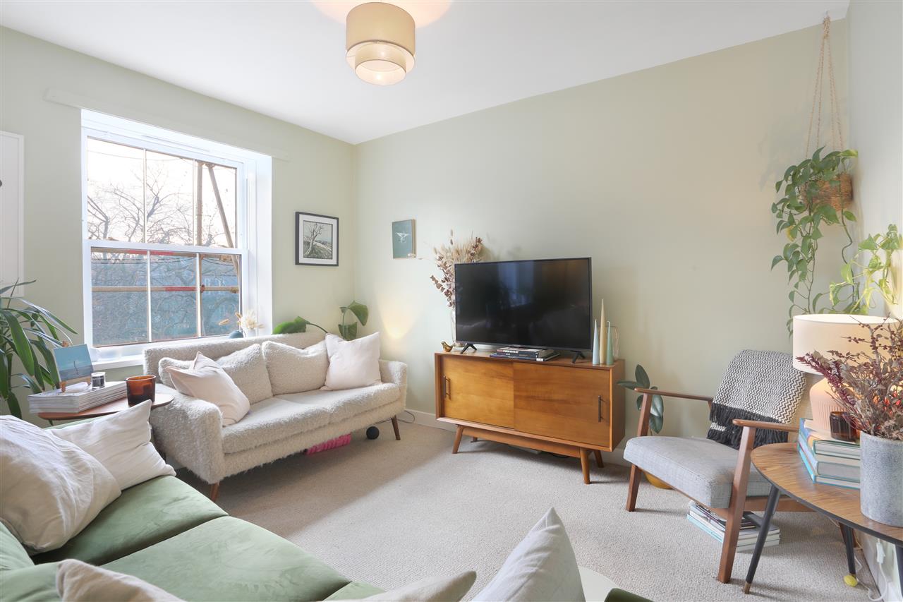 3 bed flat for sale in Chambers Road  - Property Image 1