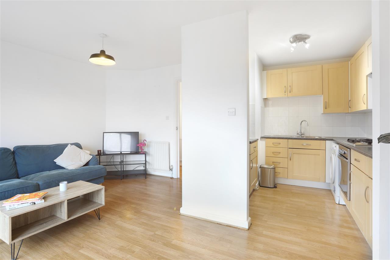 1 bed flat for sale in Dalmeny Avenue 5