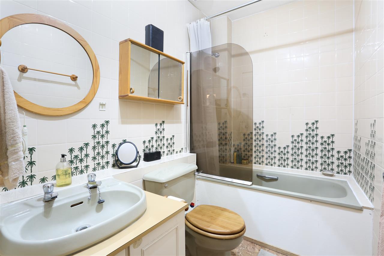 2 bed flat for sale in Dartmouth Park Road  - Property Image 4