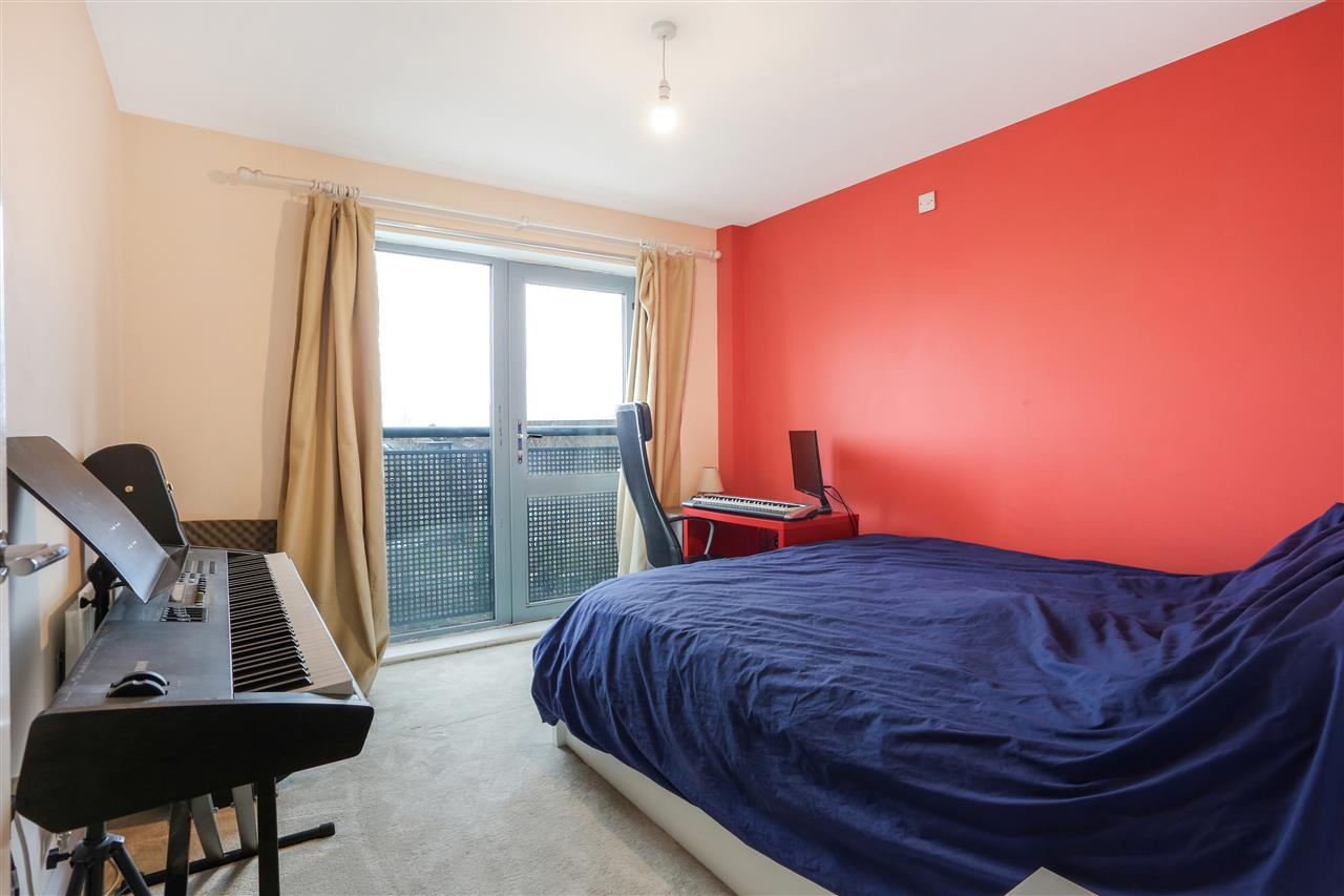 2 bed flat for sale in Junction Road 3