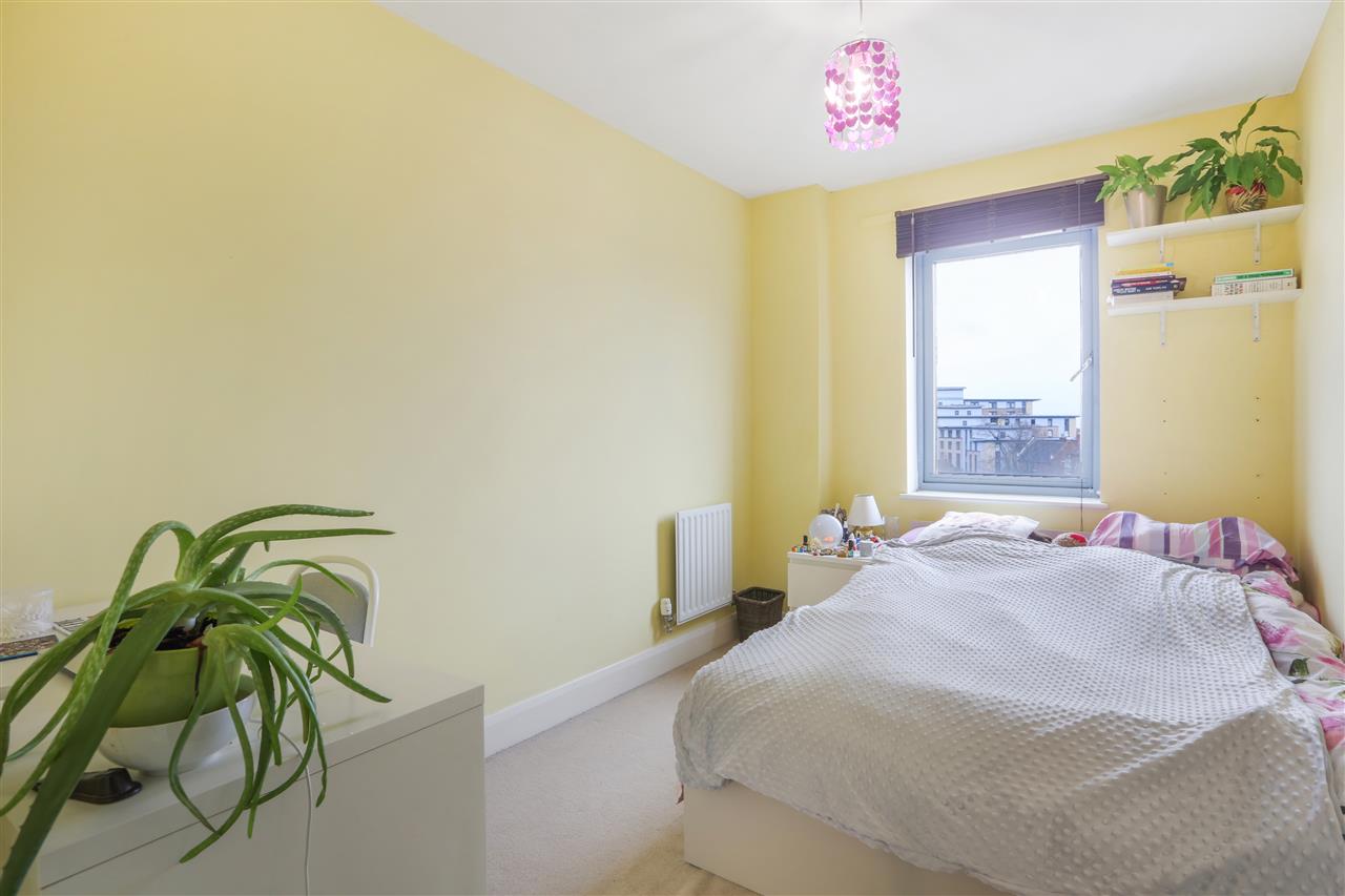 2 bed flat for sale in Junction Road  - Property Image 7