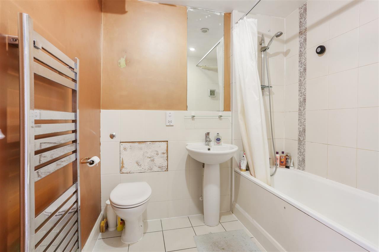 2 bed flat for sale in Junction Road  - Property Image 9