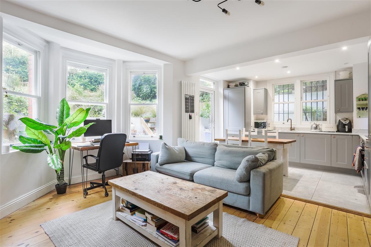 A truly stunning garden apartment forming part of an imposing semi detached converted Victorian property situated in a prime location on the corner of two of the most sought after tree-lined roads in Tufnell Park within close proximity to Tufnell Park (Northern Line) underground station, the ...