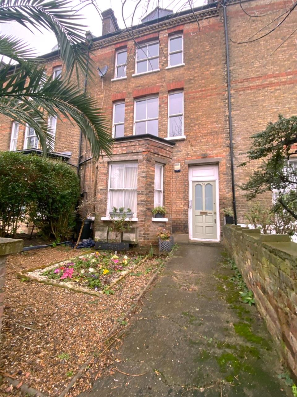 1 bed flat to rent in Hungerford Road 1