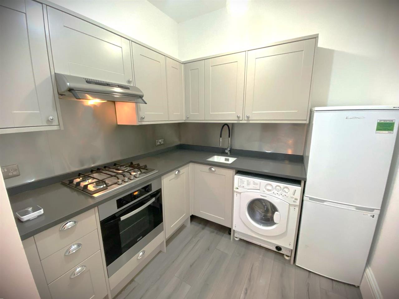1 bed flat to rent in Hungerford Road 4