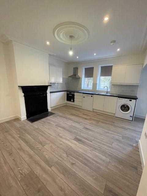 1 bed flat to rent in Anson Road 3