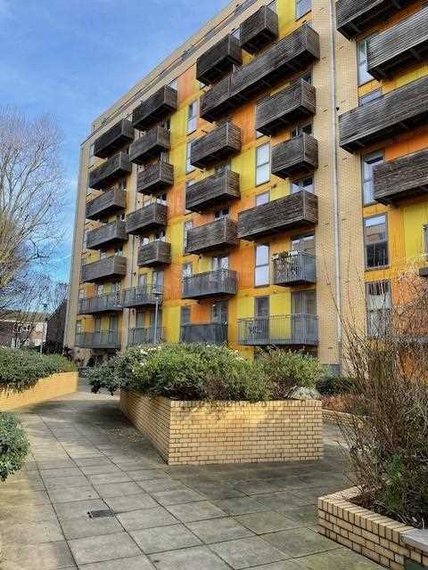 AVAILABLE IMMEDIATELY! Newly refurbished 6th floor MAJORITY FURNISHED apartment within a gated development bordering Hackney, Hoxton, Shoreditch and the City of London. The accommodation comprises of a double bedroom with mirrored wardrobes, semi open plan reception/kitchen (with modern ...