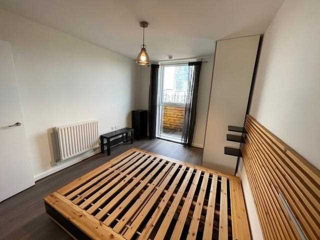 1 bed flat to rent in Wenlock Street 6