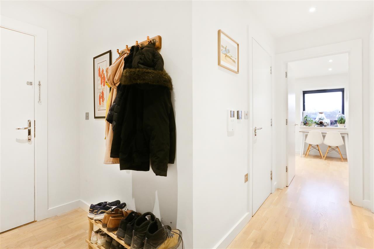 1 bed flat for sale in Tufnell Park Road  - Property Image 8