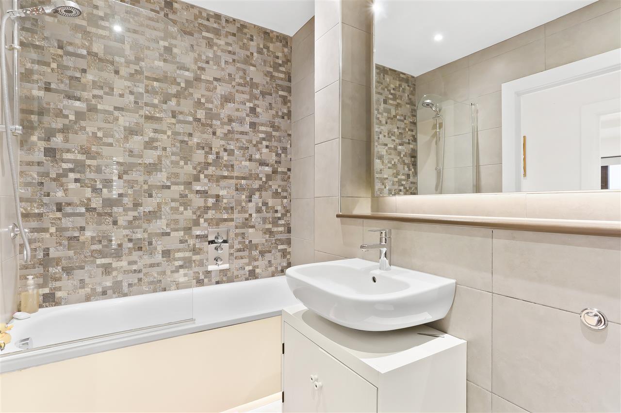 1 bed flat for sale in Tufnell Park Road 9