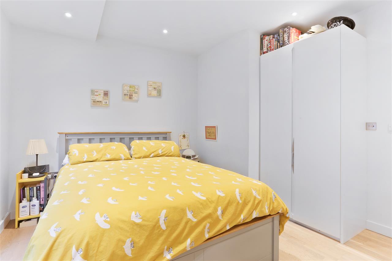 1 bed flat for sale in Tufnell Park Road  - Property Image 12
