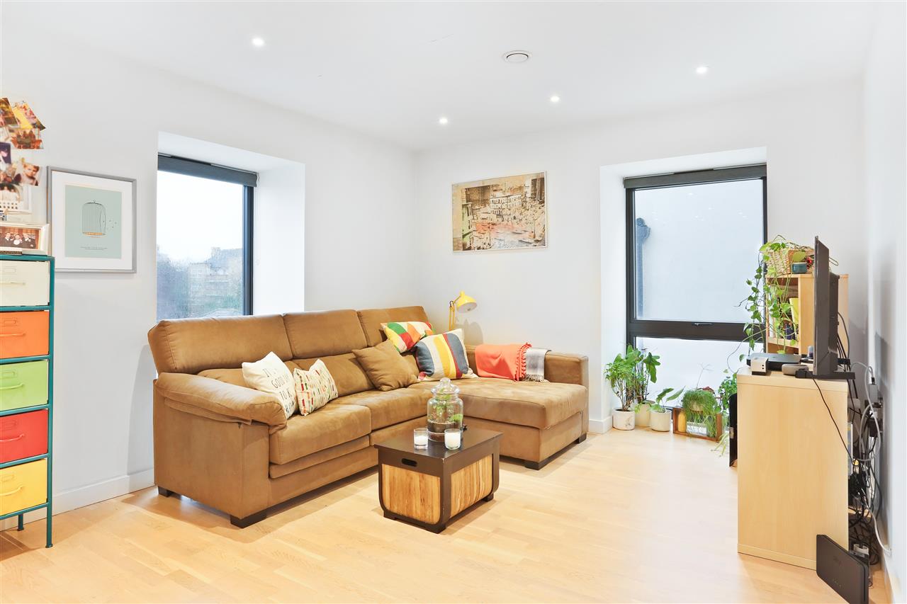 1 bed flat for sale in Tufnell Park Road 15