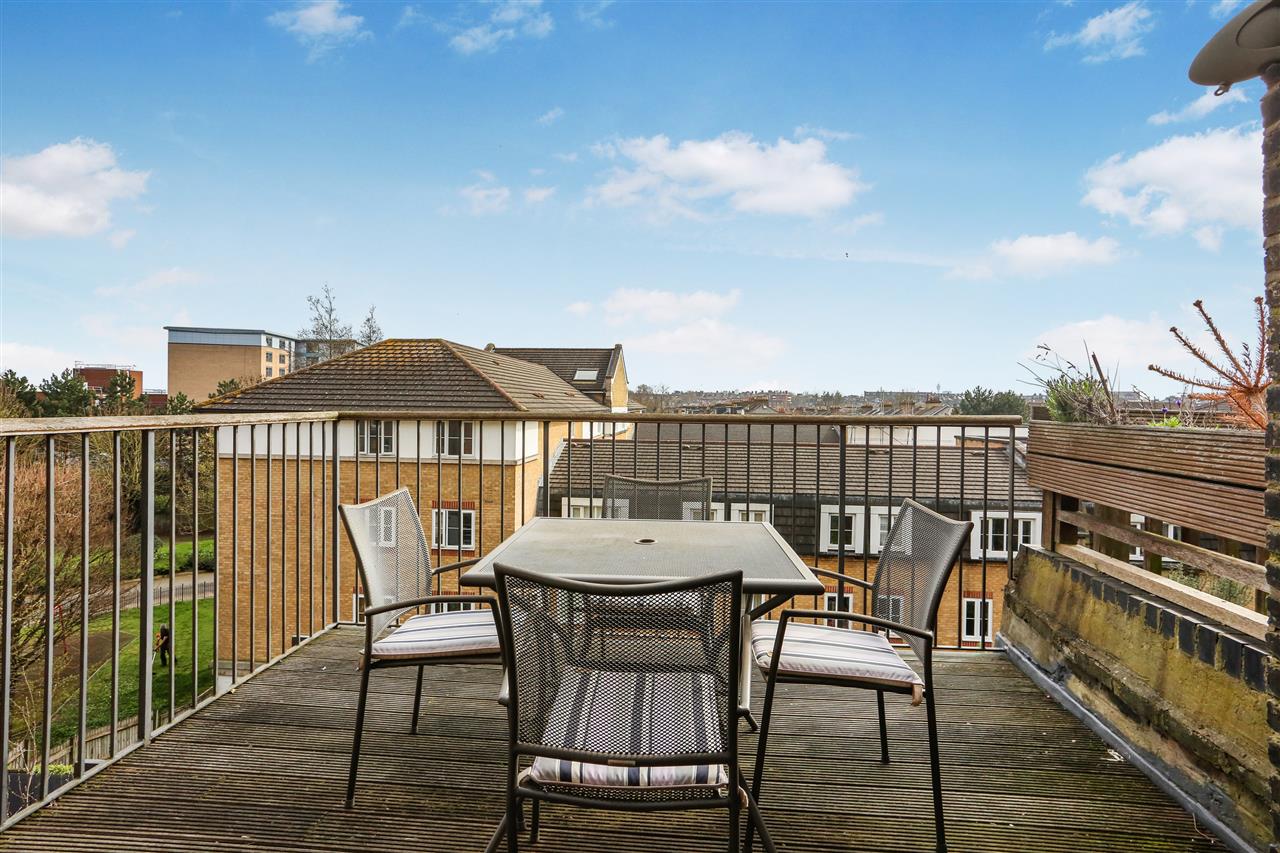 4 bed flat for sale in Monnery Road 3