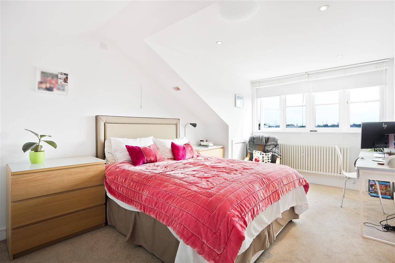 4 bed flat for sale in Monnery Road 5
