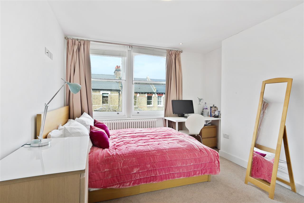 4 bed flat for sale in Monnery Road 7