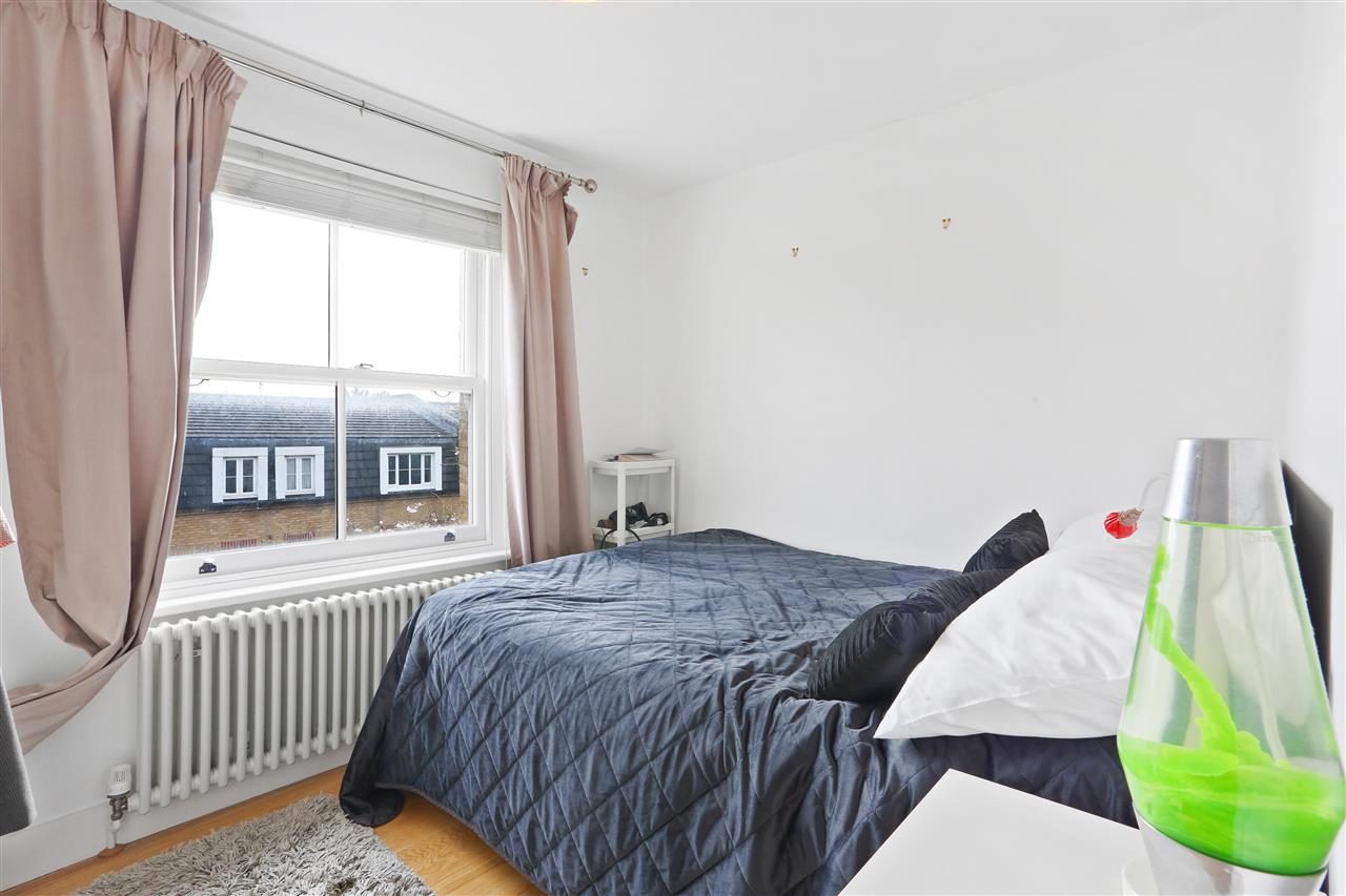 4 bed flat for sale in Monnery Road 11