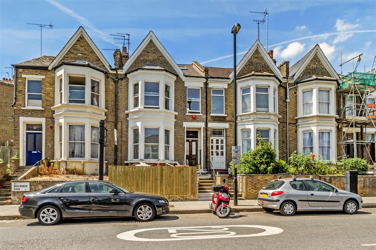 3 bed flat for sale in Brecknock Road 1