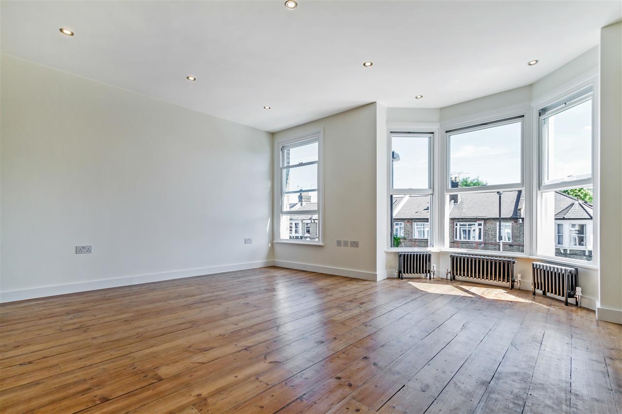 3 bed flat for sale in Brecknock Road 2