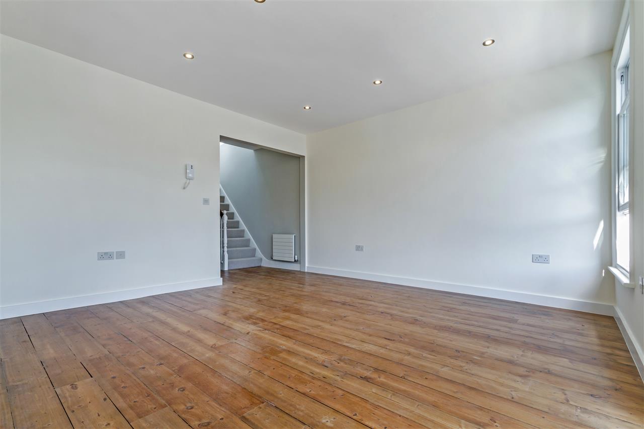3 bed flat for sale in Brecknock Road 9