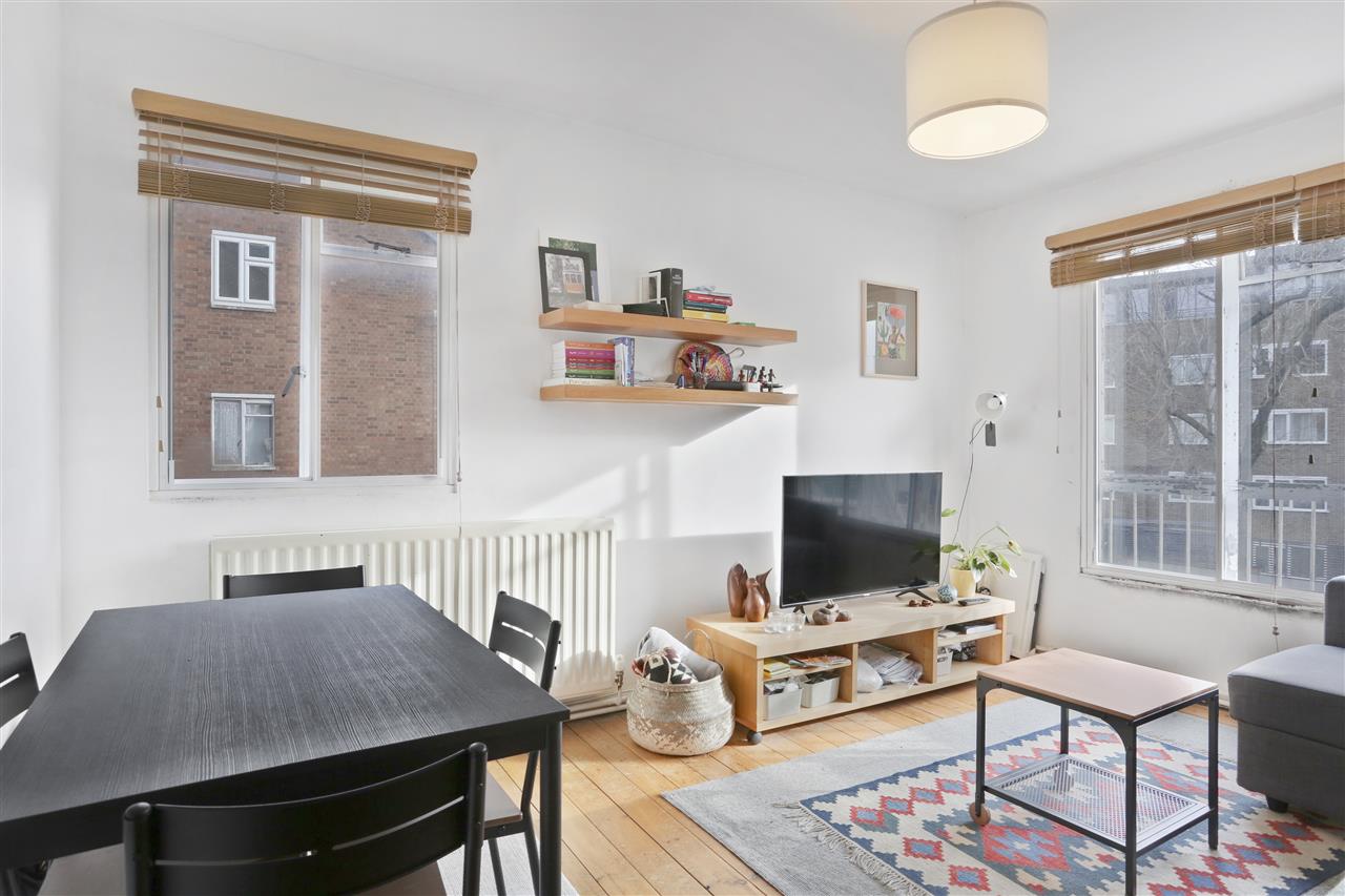 CHAIN FREE AND SERIOUS OFFERS CONSIDERED! A first floor apartment forming part of a low rise purpose built PRIVATE block being conveniently located within close proximity to Tufnell Park (Northern Line) underground station as well as the open spaces of Hampstead Heath (Parliament Hill Fields) ...