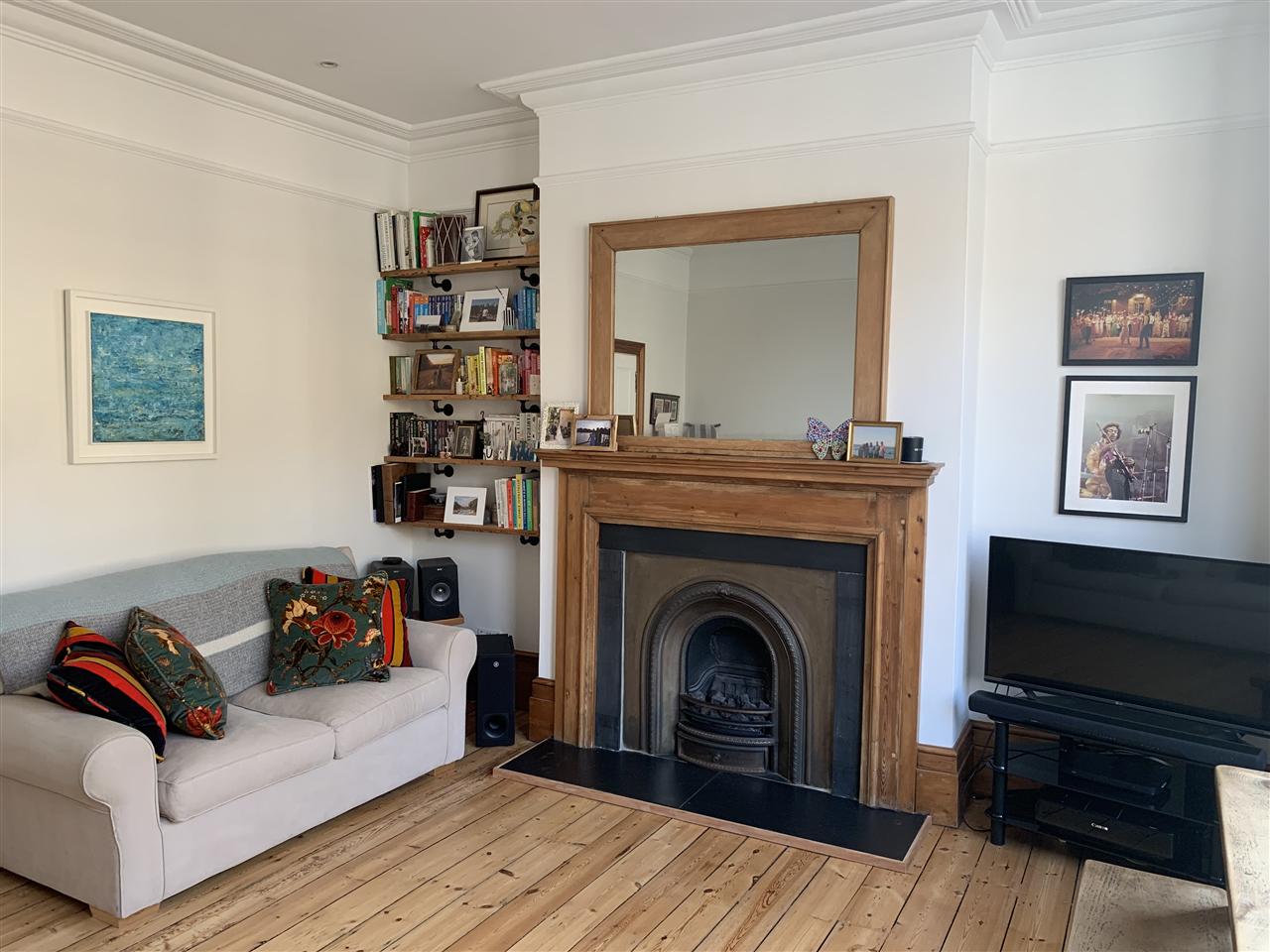 CHAIN FREE! A very well presented and characterful raised ground floor garden apartment forming part of a converted Victorian terraced property situated in a sought after location within close proximity to local shops, Tufnell Park Tavern gastro pub, local parks and Tufnell Park (Northern Line) ...