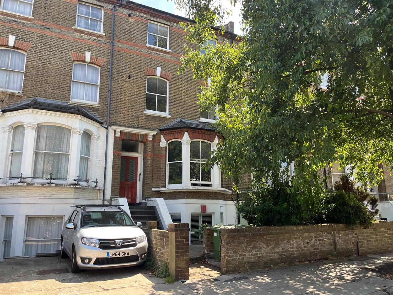 1 bed flat for sale in Tufnell Park Road  - Property Image 3