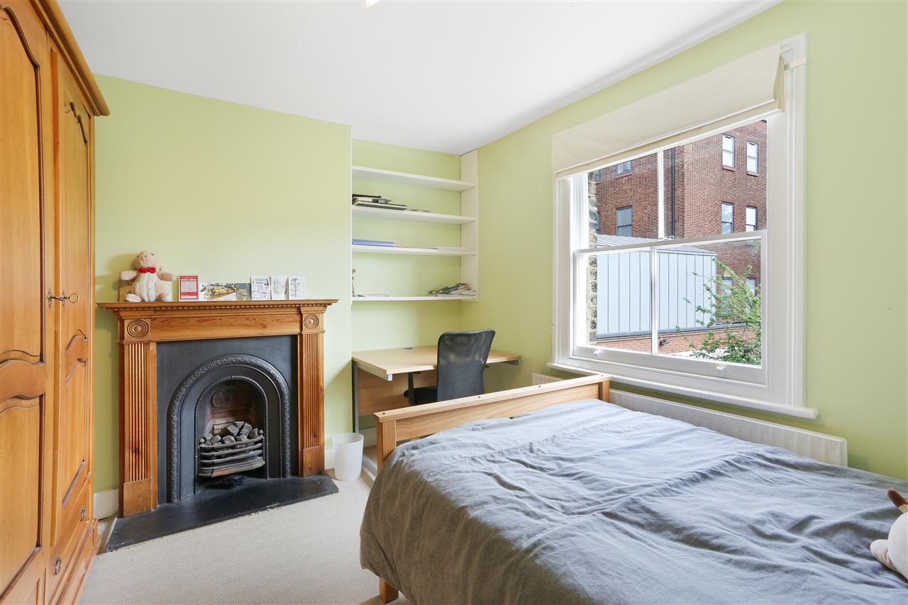 3 bed flat for sale in Mercers Road 11