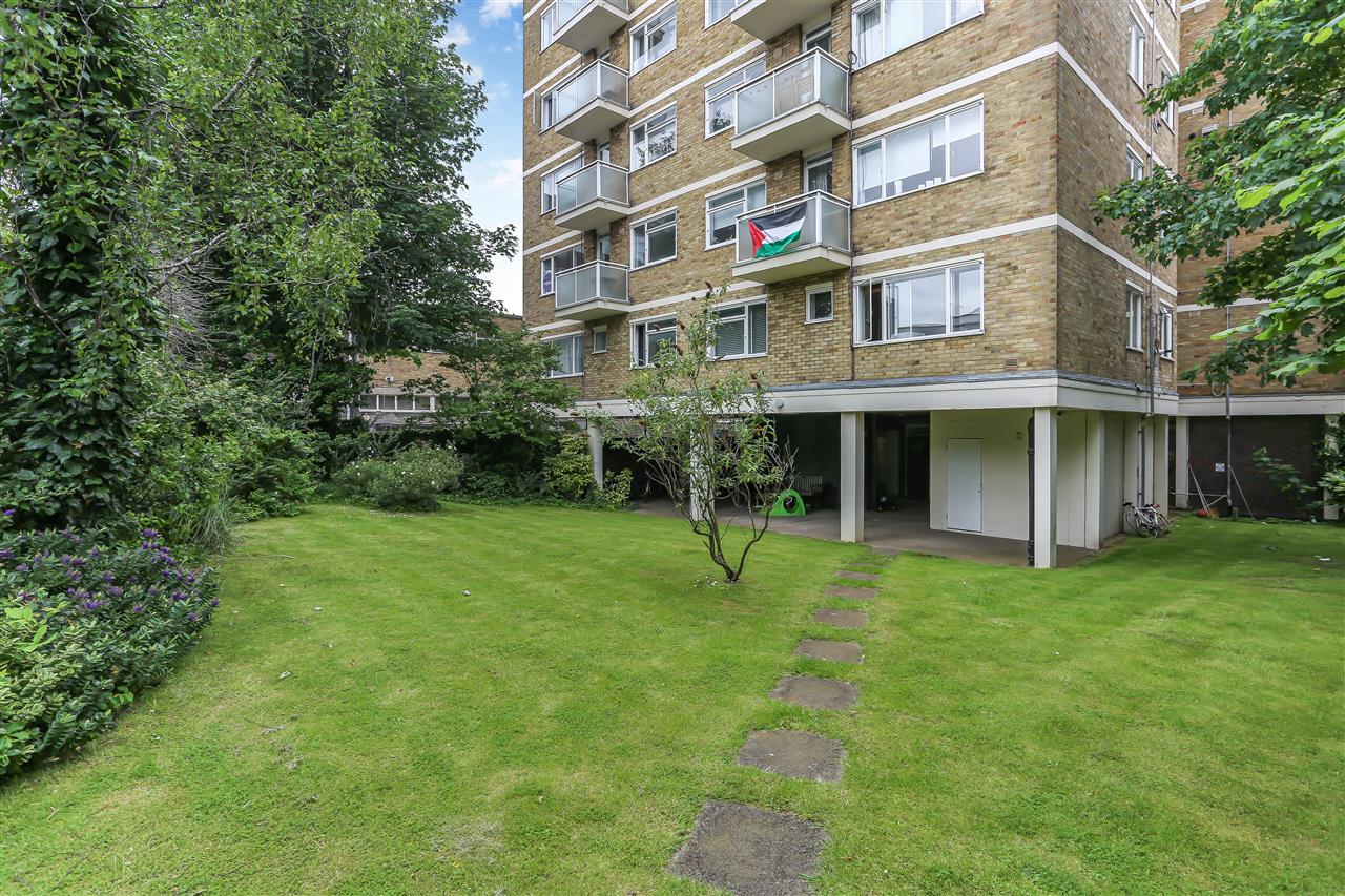 2 bed flat for sale in Pemberton Gardens 11