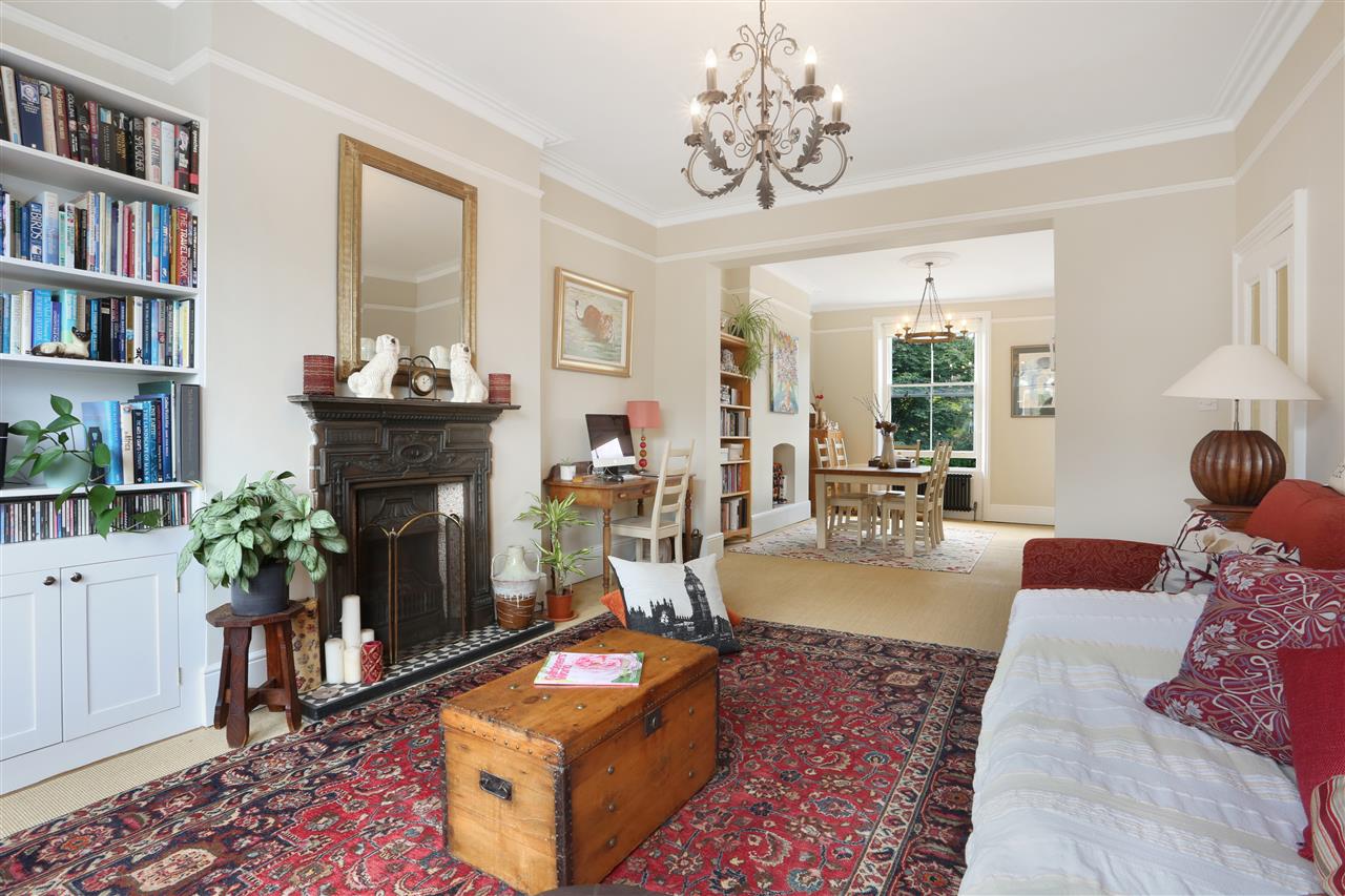 3 bed flat for sale in Huddleston Road 0