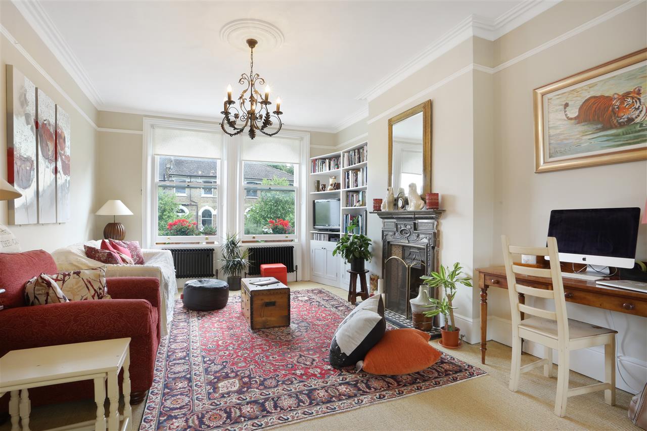 3 bed flat for sale in Huddleston Road 8