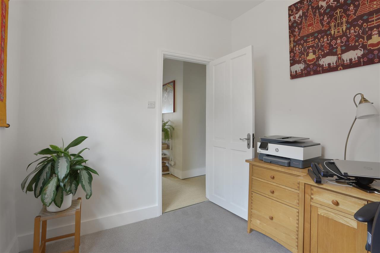 3 bed flat for sale in Huddleston Road 16