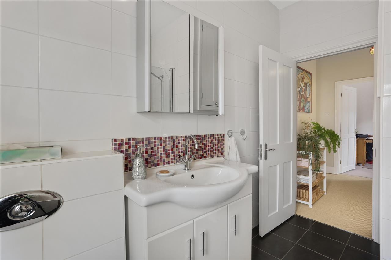 3 bed flat for sale in Huddleston Road 19