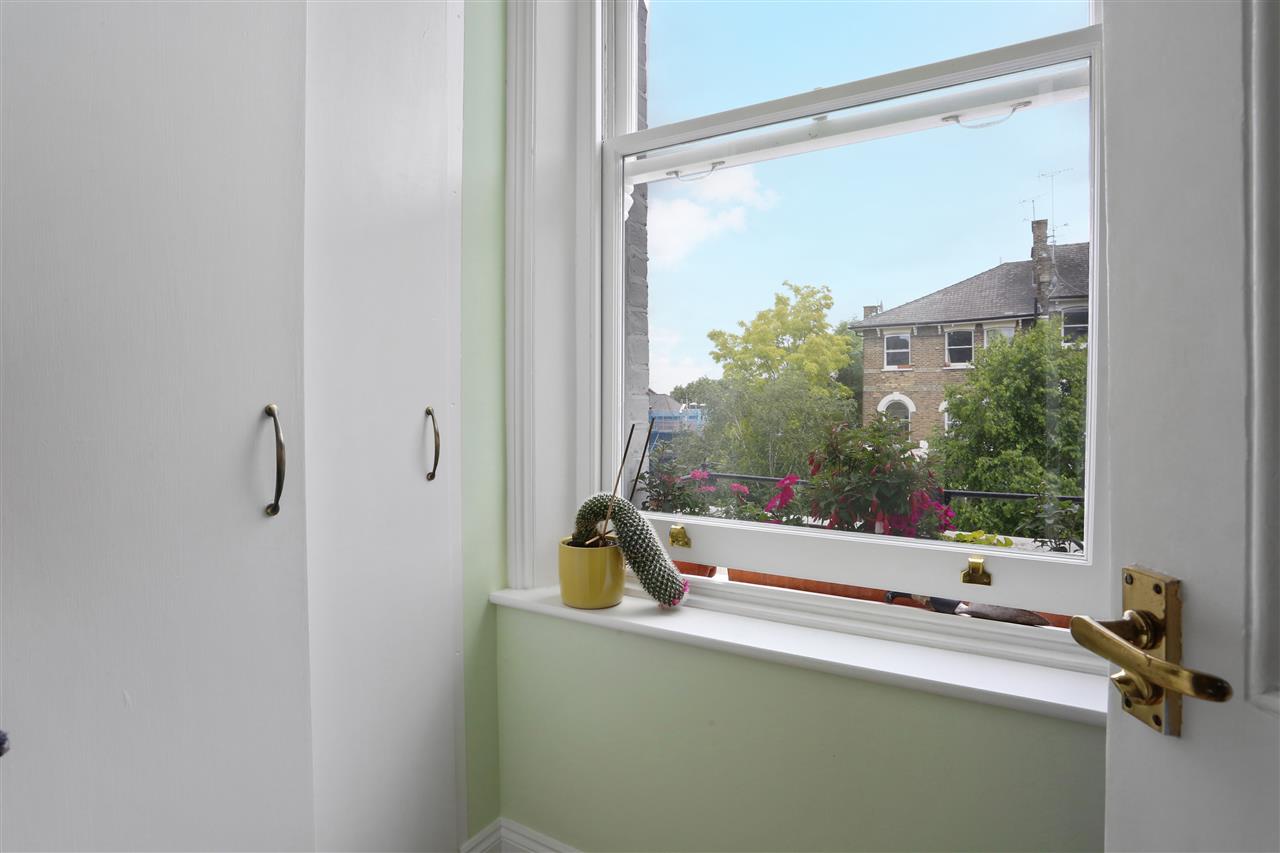 3 bed flat for sale in Huddleston Road 24