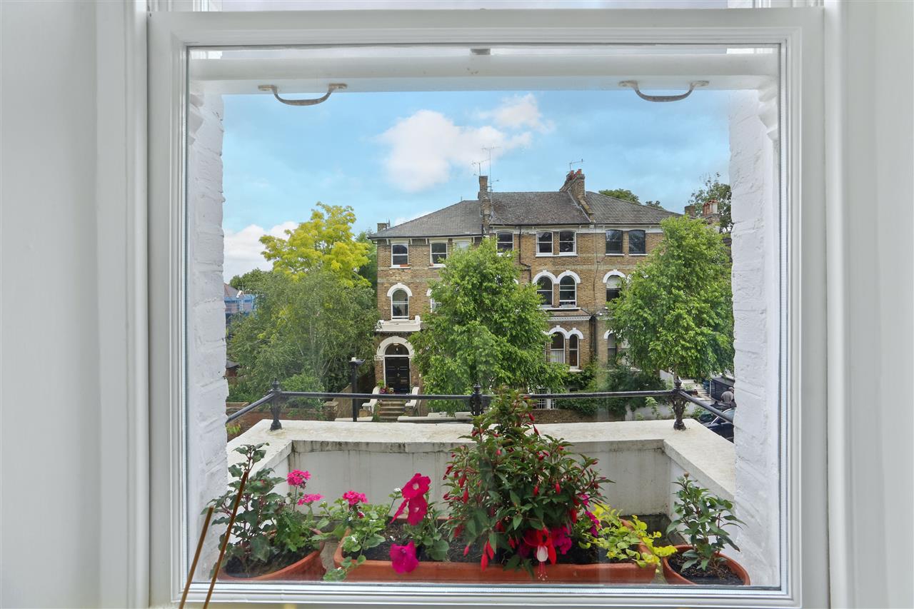 3 bed flat for sale in Huddleston Road 25