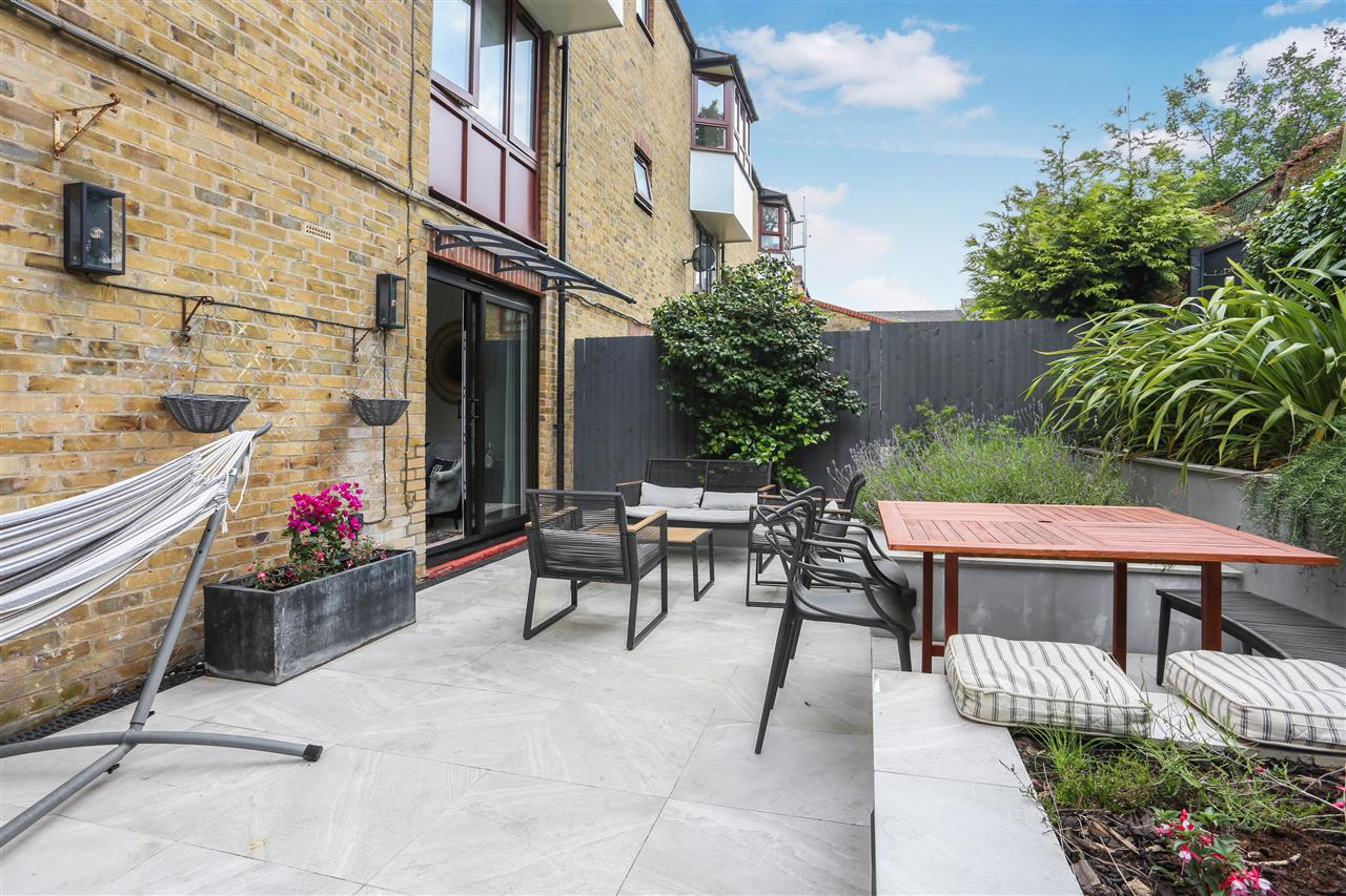 1 bed flat for sale in Bredgar Road 16