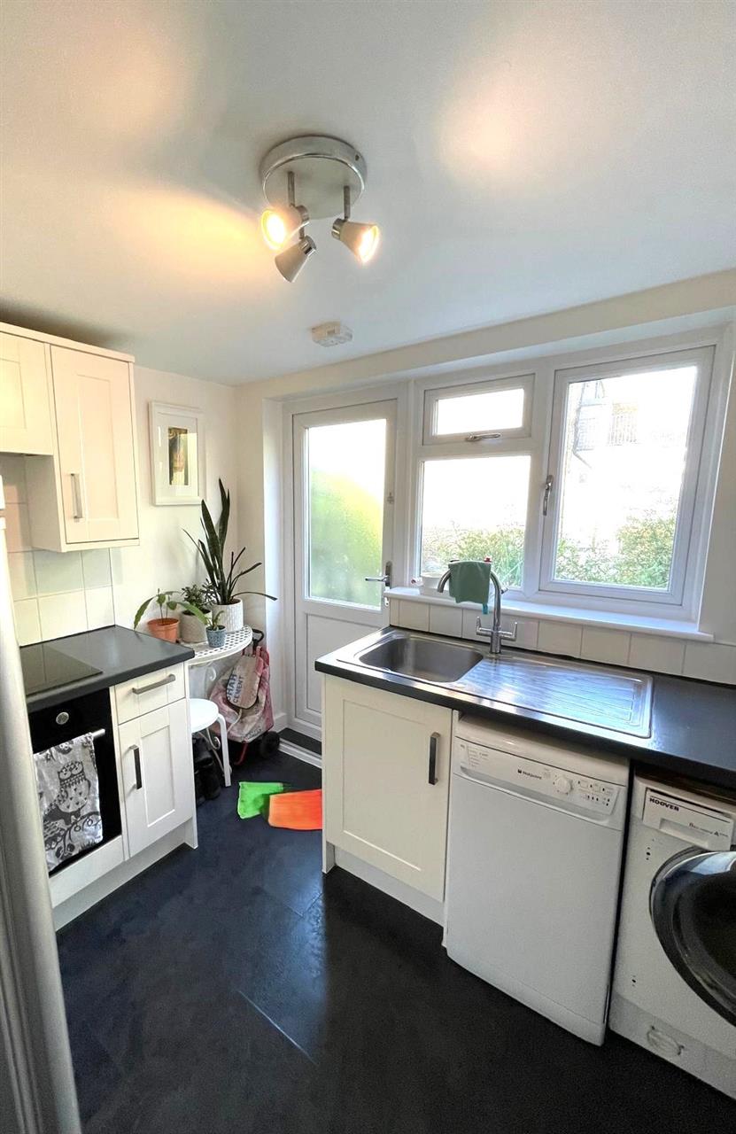 1 bed flat to rent in Dalmeny Road 4