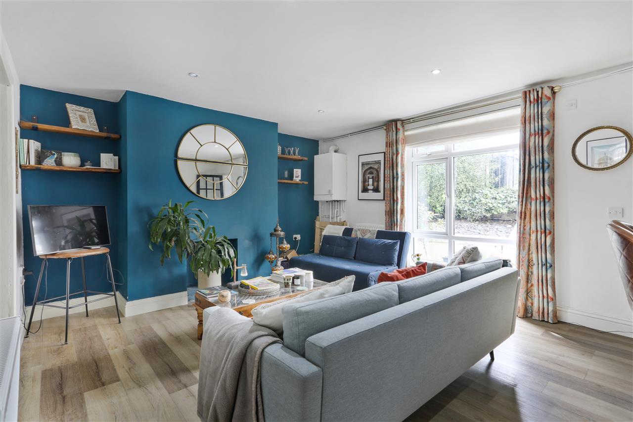 CHAIN FREE! A well presented and spacious (approximately 544 Sq Ft/51 Sq M) lower ground floor patio garden apartment situated in a sought-after location within close proximity to local shops and transport links on Brecknock Road together with Kentish Town's multiple shopping and transport ...