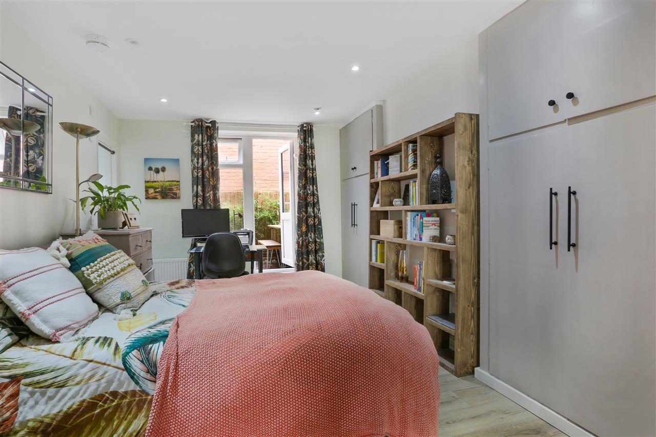 1 bed flat for sale in Leighton Road  - Property Image 9