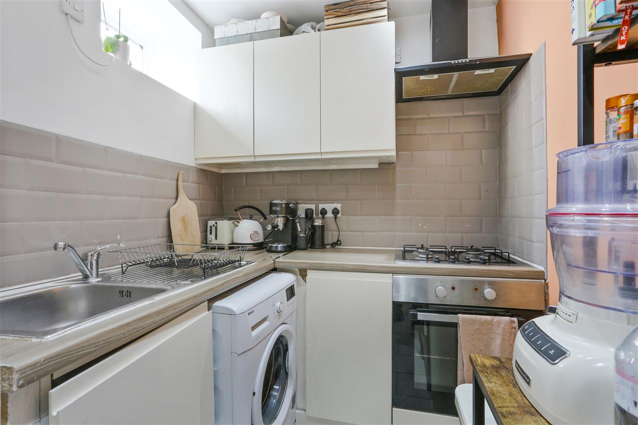 1 bed flat for sale in Leighton Road 10