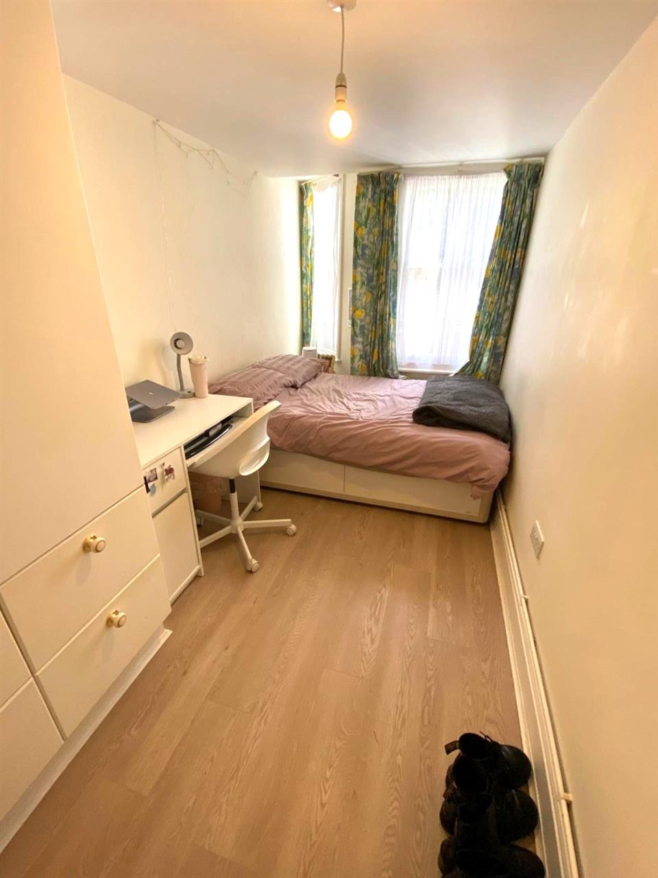 2 bed flat to rent in Tufnell Park Road 6