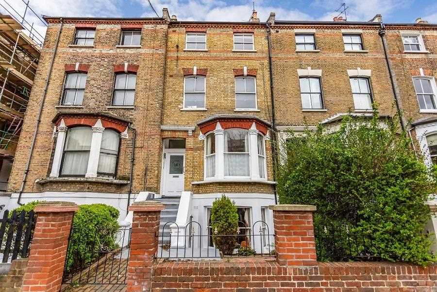 A very well presented raised ground floor garden apartment forming part of a converted Victorian terraced property situated in a sought after location within close proximity to local shops, Tufnell Park Tavern gastro pub, local parks and Tufnell Park (Northern Line) underground station. The ...