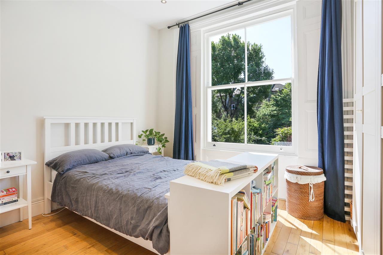 2 bed flat for sale in Tufnell Park Road 5