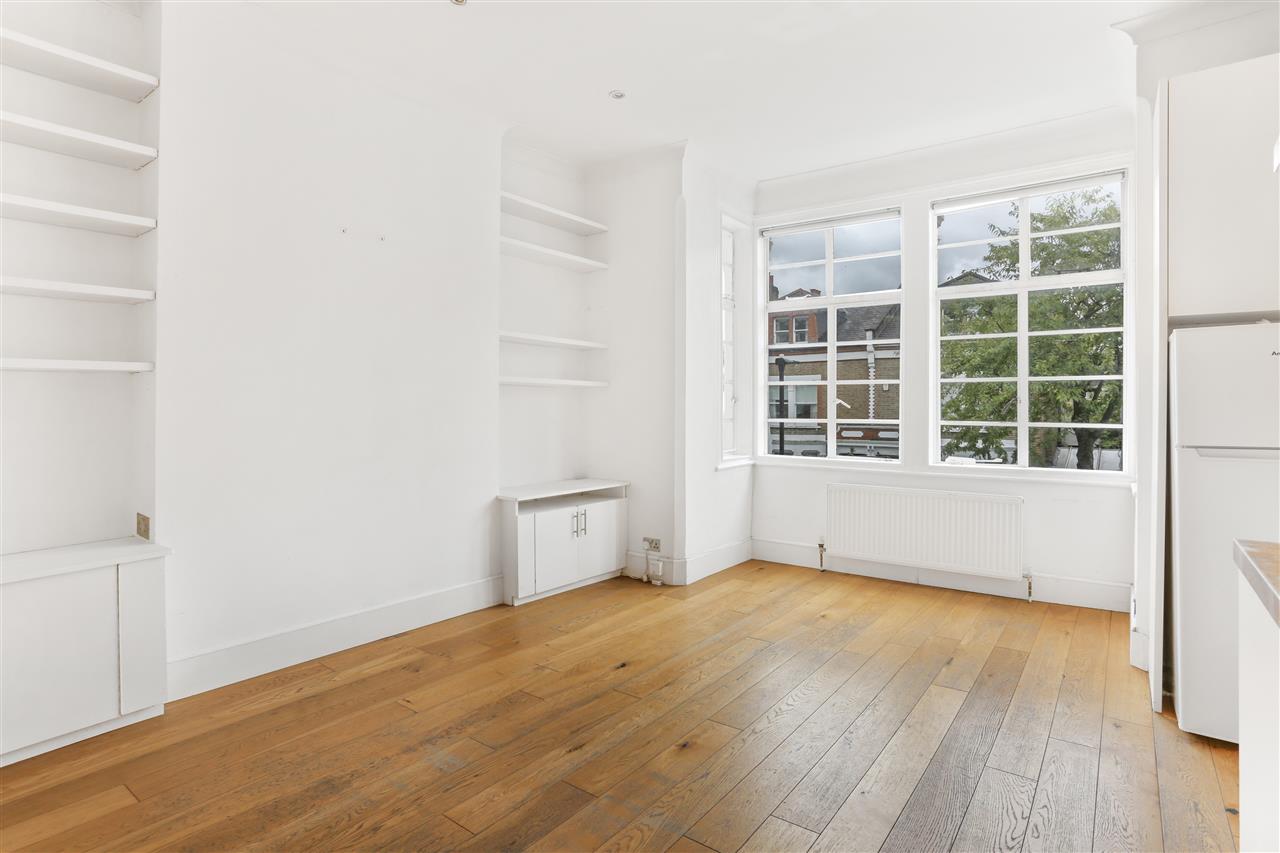 1 bed flat for sale in Beversbrook Road 1