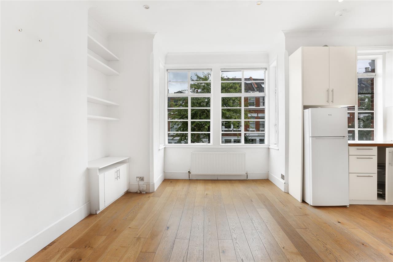 1 bed flat for sale in Beversbrook Road 3