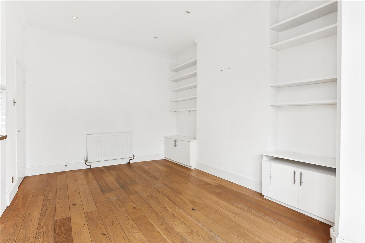 1 bed flat for sale in Beversbrook Road 5