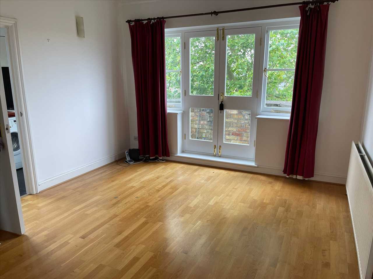 2 bed flat to rent in Carleton Road 4