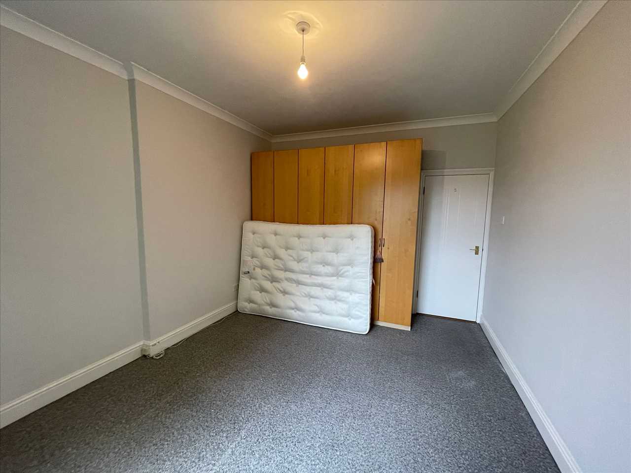 2 bed flat to rent in Carleton Road 7