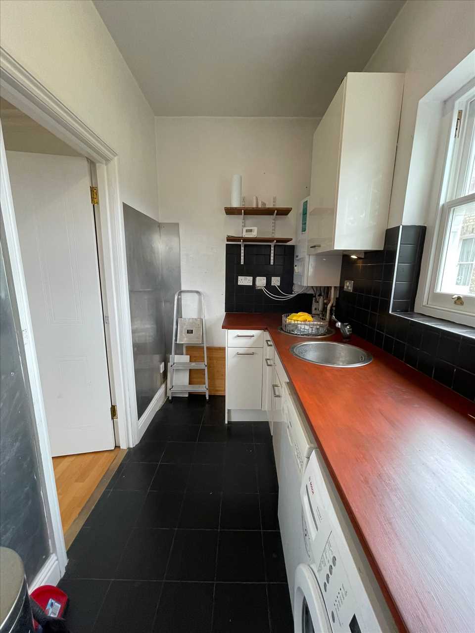 2 bed flat to rent in Carleton Road 11